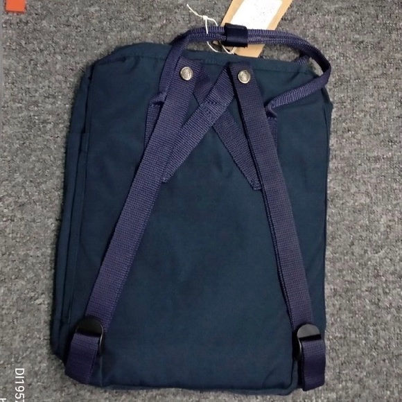 Fjallraven Kanken Classic Backpack - Picture 2 of 2